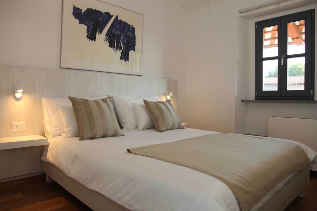 Boutique Hotel Dvor Dobrovo Quarto foto